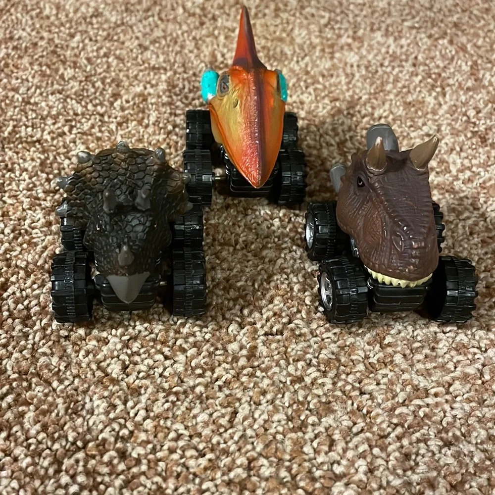 3 Dinosaur Head Pull Back cars